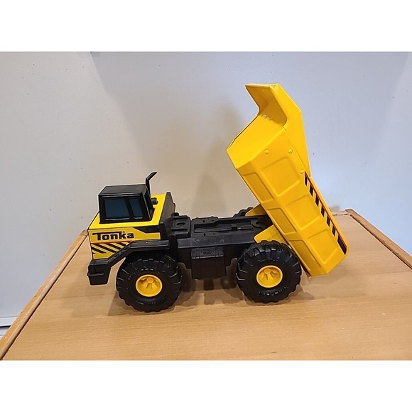 2012 Tonka Dump Truck Big Yellow T01 #93918 XMB-975 - Picture 5 of 13